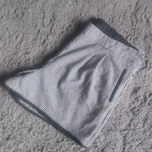 Coleen x size 12 black and white - Picture 2 of 3